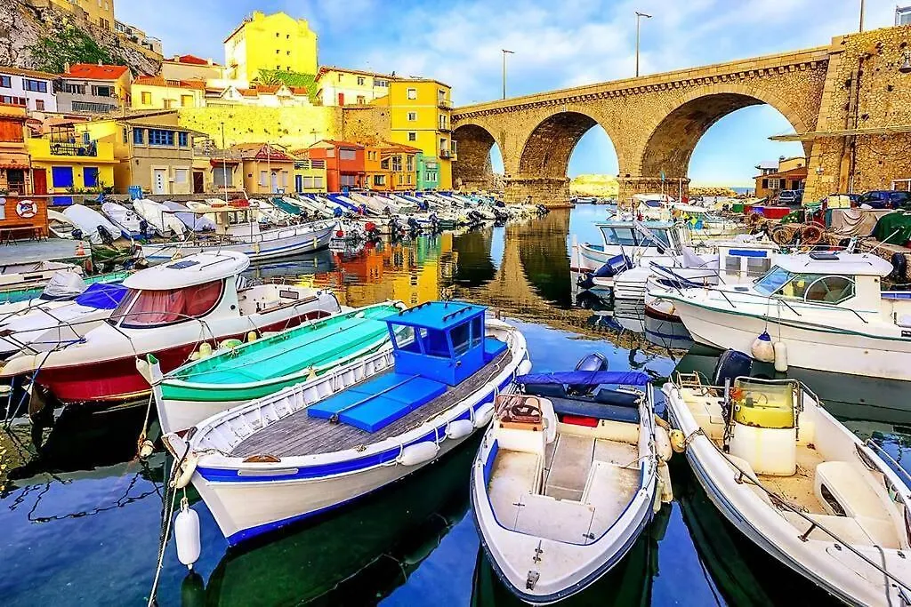 Une Calanque Au Coeur De La Ville Marseille