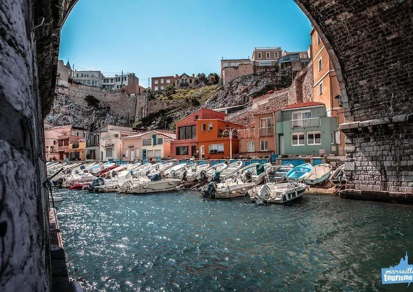 Une Calanque Au Coeur De La Ville Marseille France